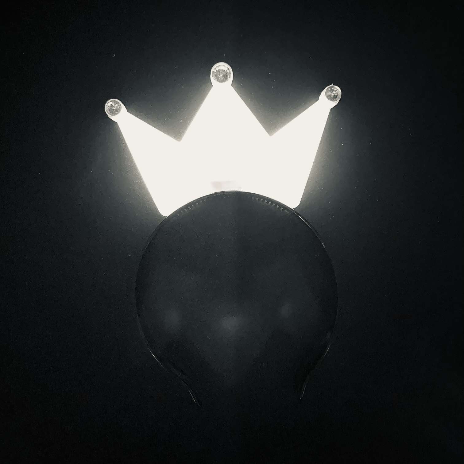 New Crown Flash head buckle, large party supplies, flash off party glowing toys, flash toys Application Scenario