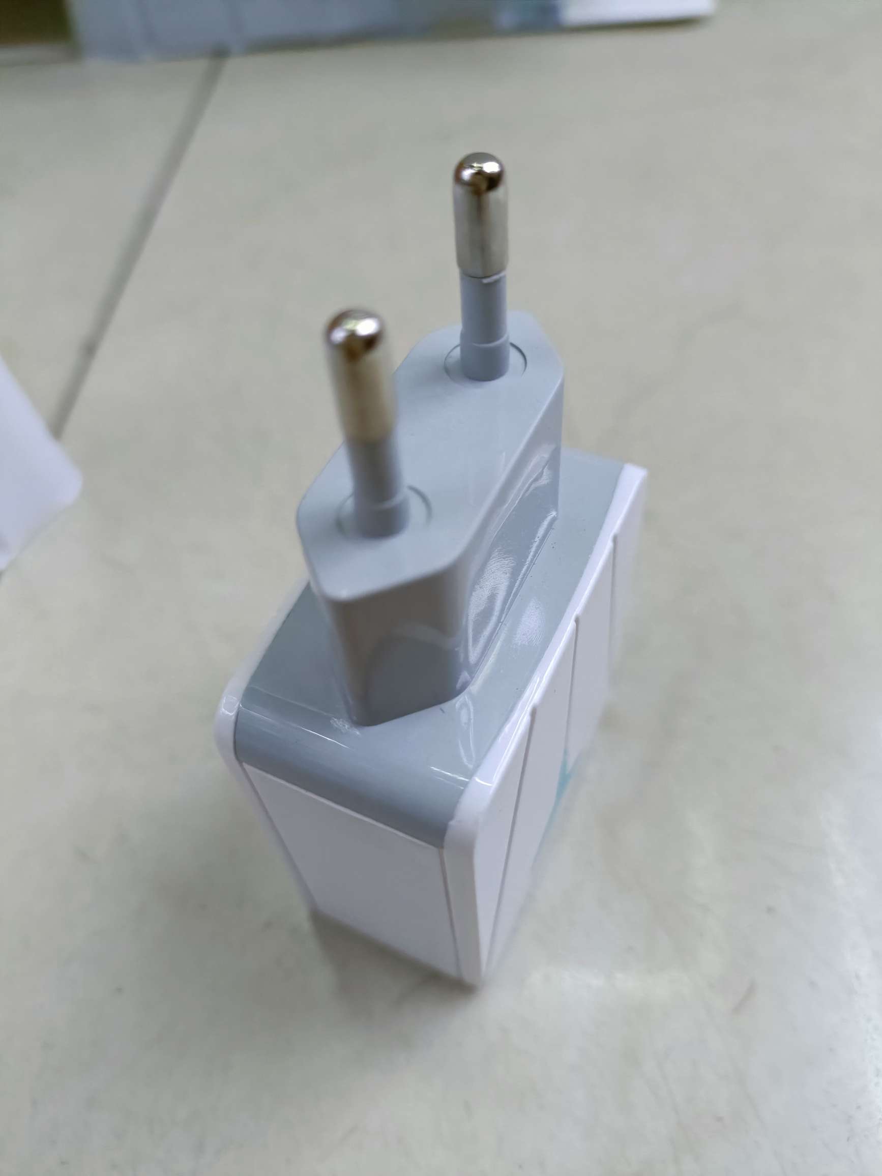 2USB triangular light-emitting charging head with light USB mobile phone charger charging head with mobile phone data cable detail image 9