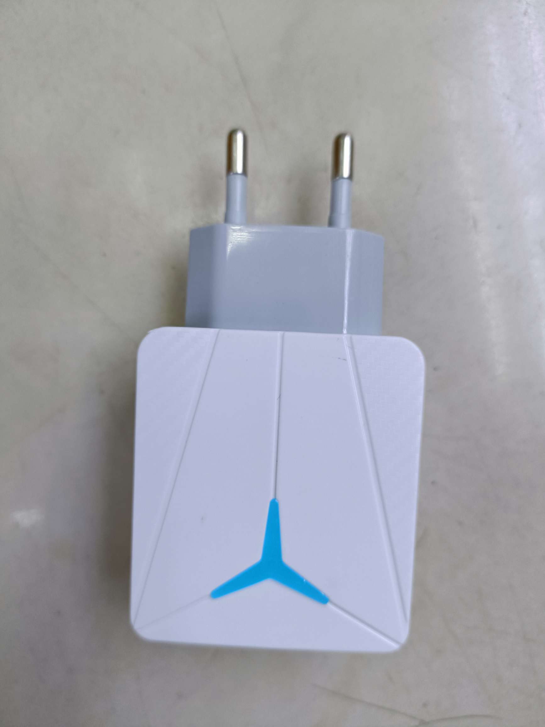 2USB triangular light-emitting charging head with light USB mobile phone charger charging head with mobile phone data cable detail image 3