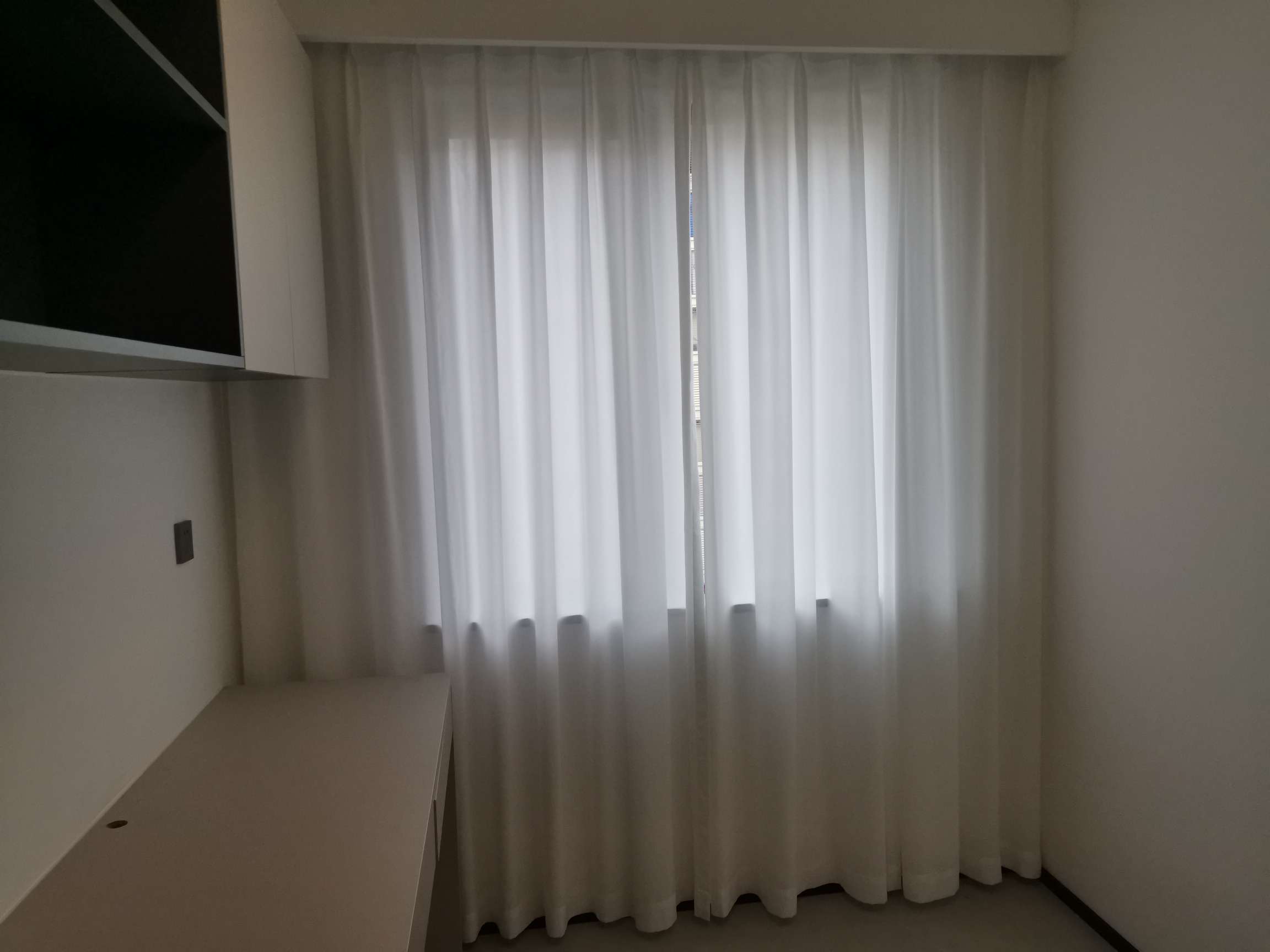 Bingo customizable curtains allow light to pass through but not people. The window screens provide good lighting and strong privacy