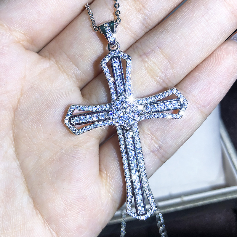 New European and American cross necklaces, zircon pendants for men and women, collarbone chain accessories, cross-border best-selling selection Application Scenario