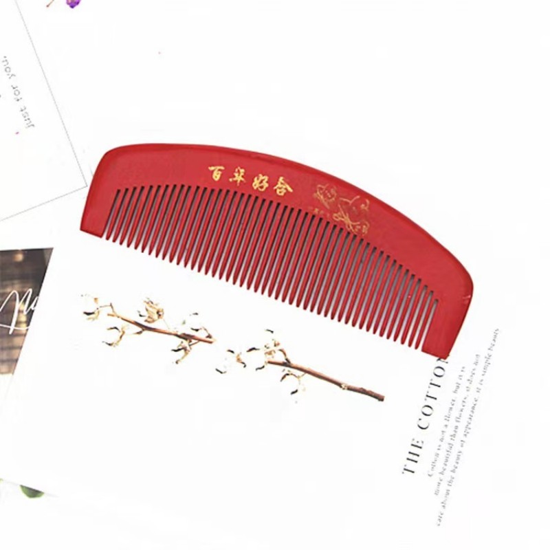 Factory direct sales of thickened combs made of red peach wood Application Scenario