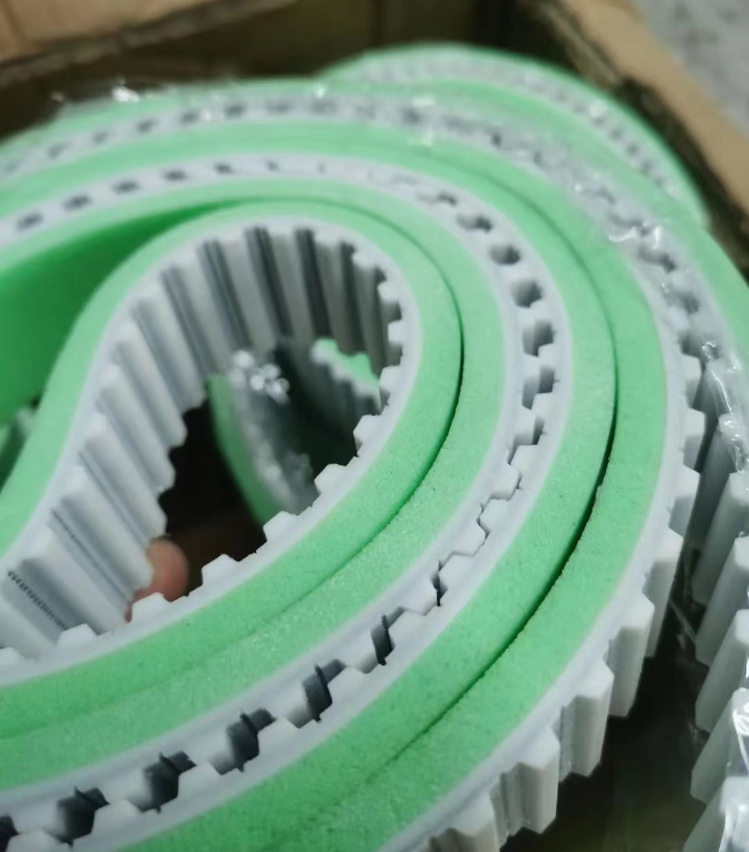 We supply all kinds of pu material agricultural machinery belts, including HM/HB/2RB/2RA time gauge belts, synchronous belts and industrial belts details Picture