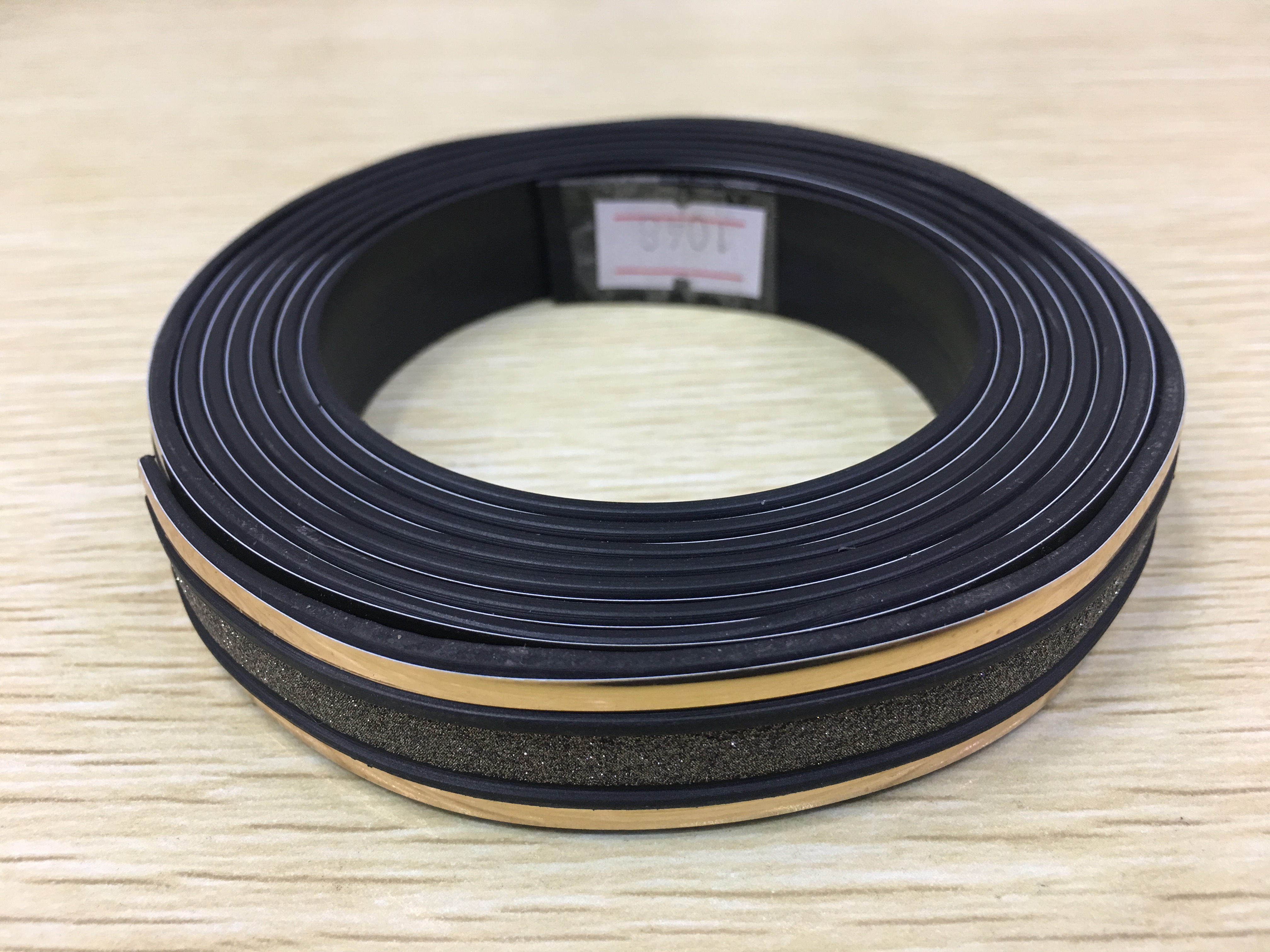 厂家供应塑料装饰条;金银边条；镭射装饰条；鞋材；镶边条#鞋面pvc裱贴条