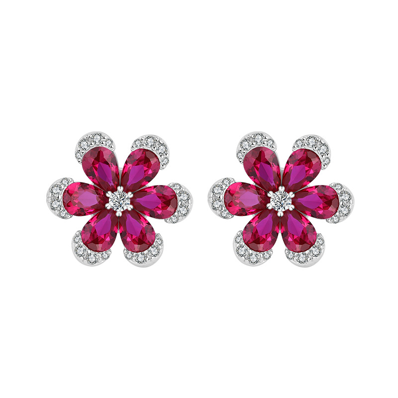 The new autumn and winter collection of luxurious jewelry on Douyin features a realistic red corundum flower set detail image 6