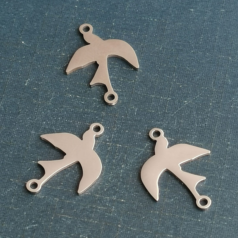 不锈钢小燕子挂件双孔手链吊坠钛钢diy饰品配件外贸跨境