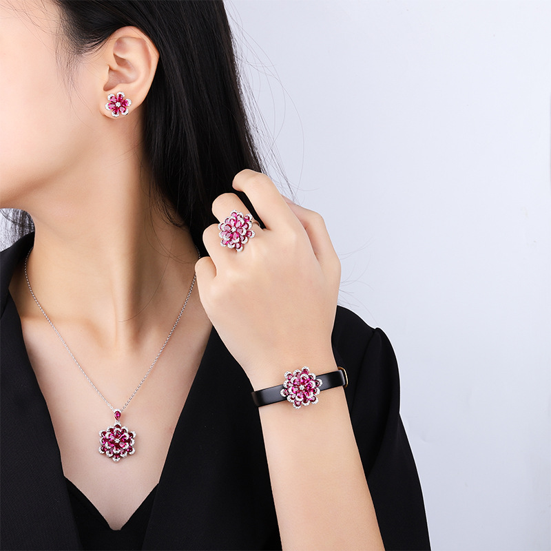 The new autumn and winter collection of luxurious jewelry on Douyin features a realistic red corundum flower set Item Picture