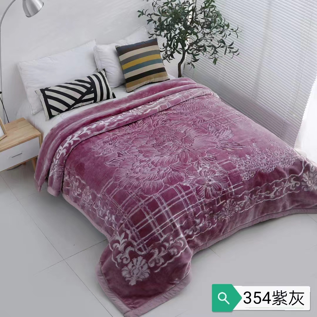 New bedding products in 2025: cloud blanket, enlarged, warm and edged-wrapped cloud blanket, wedding blanket, Angolan blanket, wedding blanket, Tencel cloud blanket Item Picture