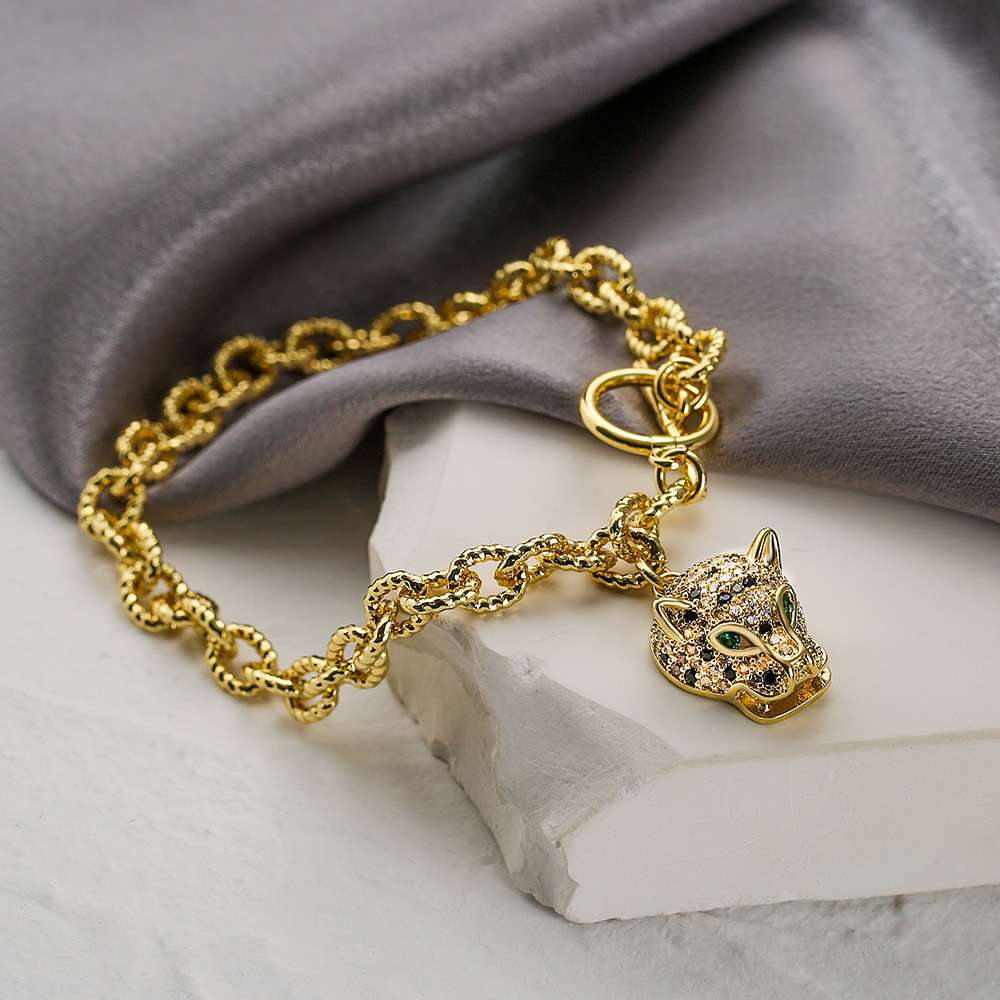 Cross-border bestseller, niche and unique hip-hop jewelry, copper plated 18K gold zircon leopard head pendant bracelet detail image 3