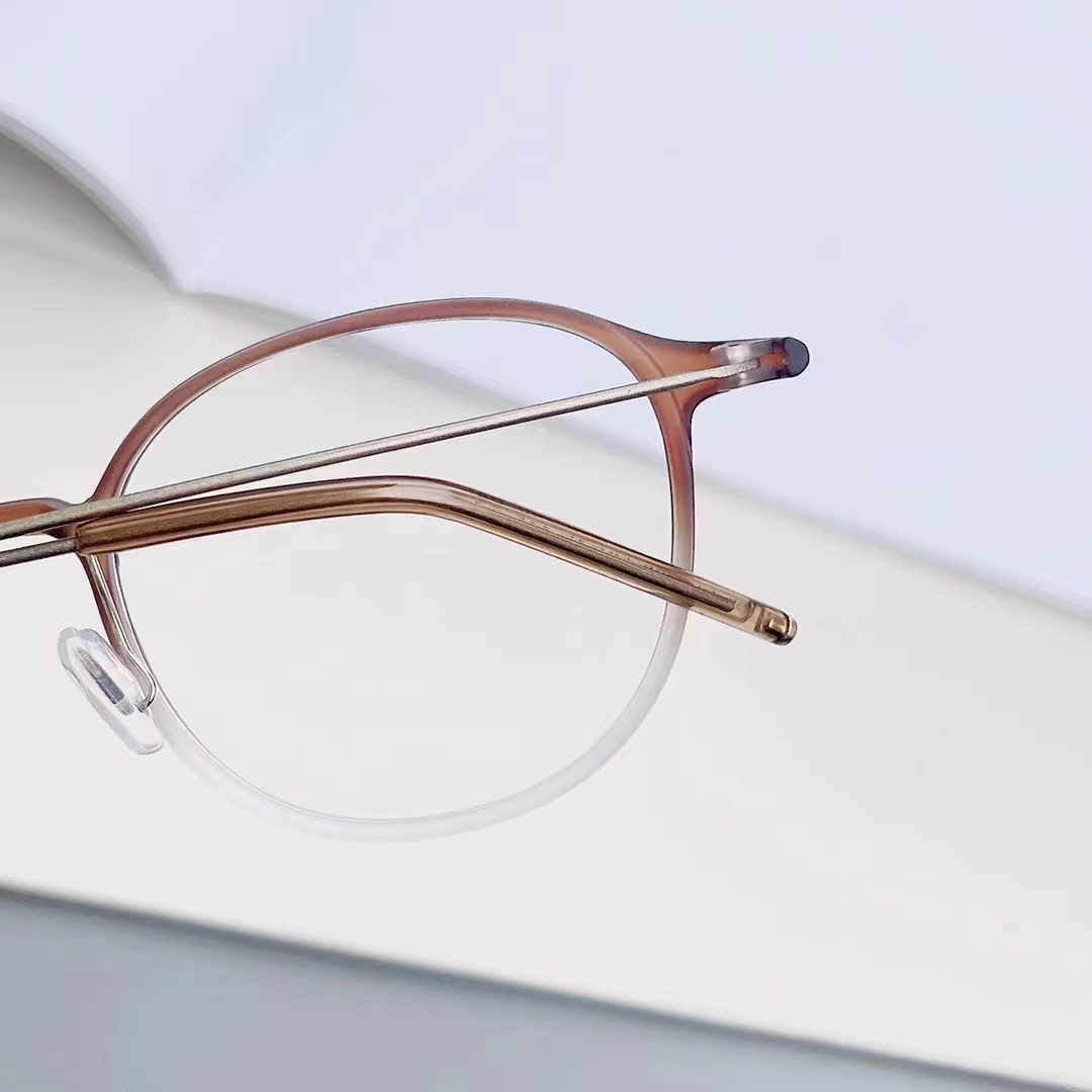 Anti-blue light round-framed retro glasses for both men and women are in large stock. Made of TR90 material, ultra-clear detail image 8
