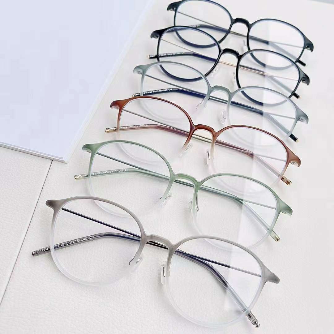 Anti-blue light round-framed retro glasses for both men and women are in large stock. Made of TR90 material, ultra-clear details Picture