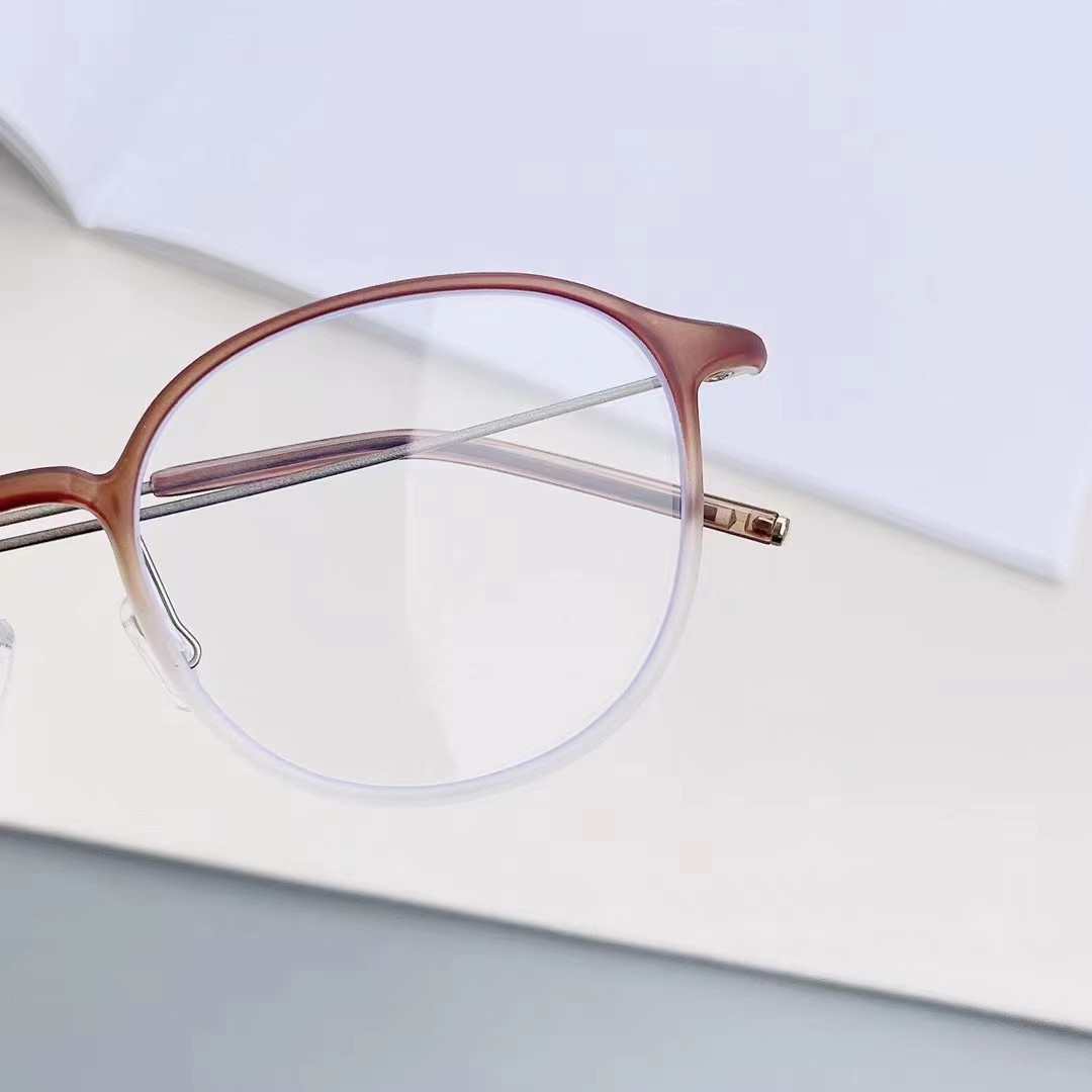Anti-blue light round-framed retro glasses for both men and women are in large stock. Made of TR90 material, ultra-clear detail image 11