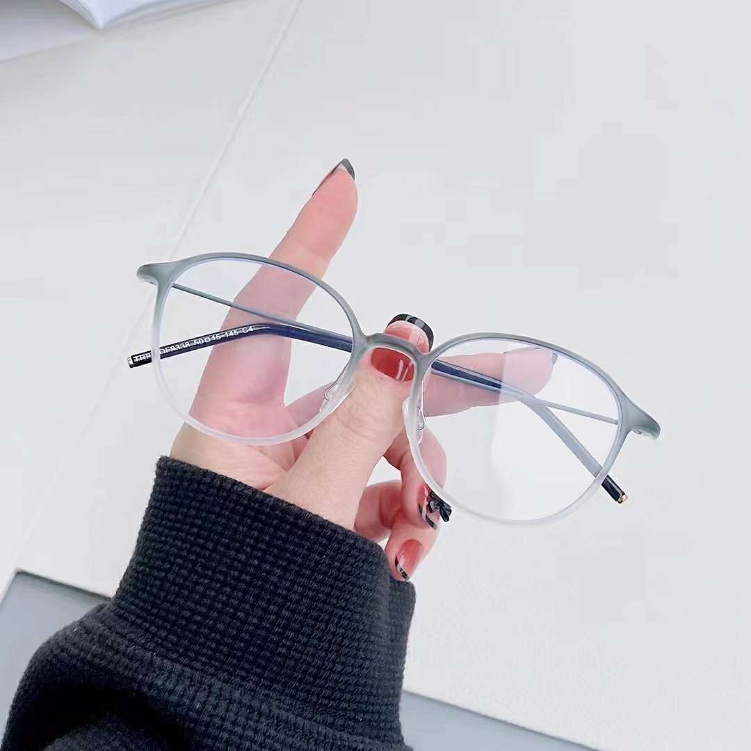 Anti-blue light round-framed retro glasses for both men and women are in large stock. Made of TR90 material, ultra-clear detail image 19