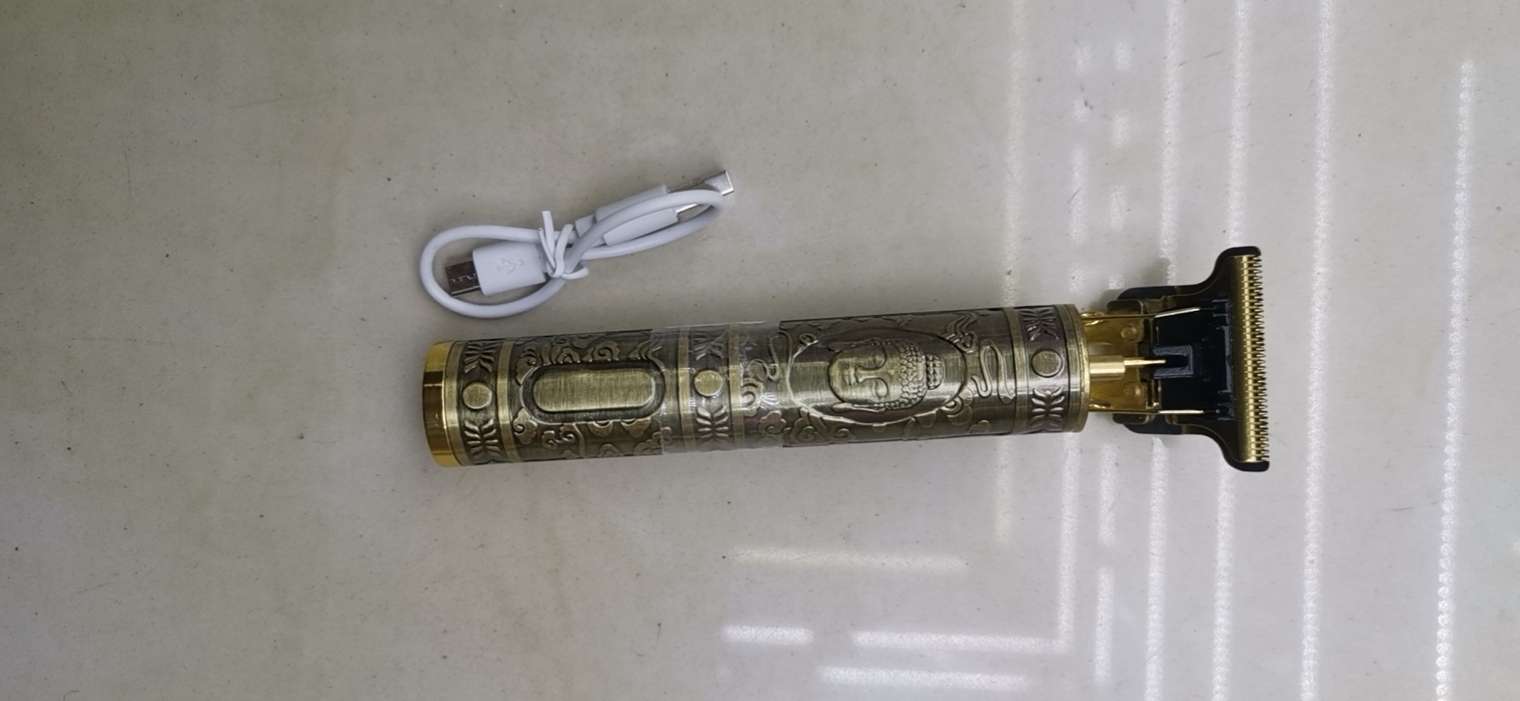 合金材料，刀头快，锂电池，数据线一条，四个配件，一瓶油。