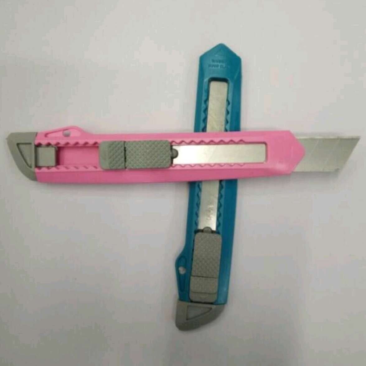 803 美工刀手工刀彩色金属裁纸刀 壁纸刀   美工刀 手工刀小刀木工刀 裁纸刀  学生 美工刀刀片 详情图4