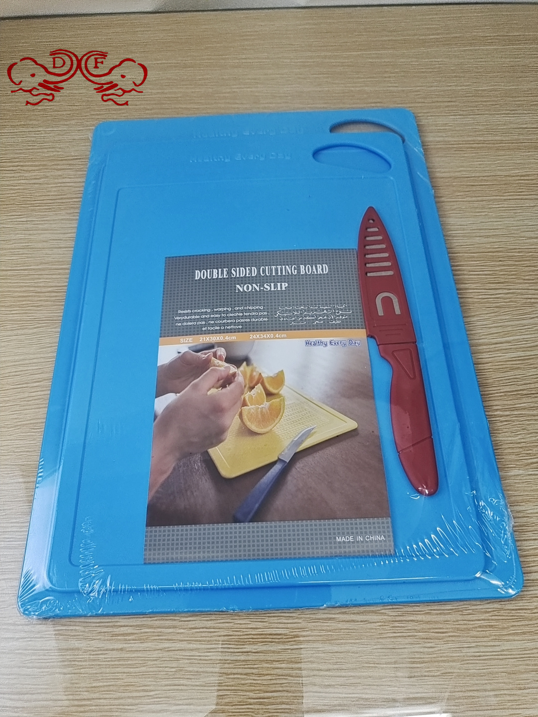 DF68709 Anti-slip cutting board, kitchen cutting board, plastic kitchen two-in-one cutting board, plastic stainless steel ceramic Fruit knife, wheat straw vegetable DF Trading House Application Scenario