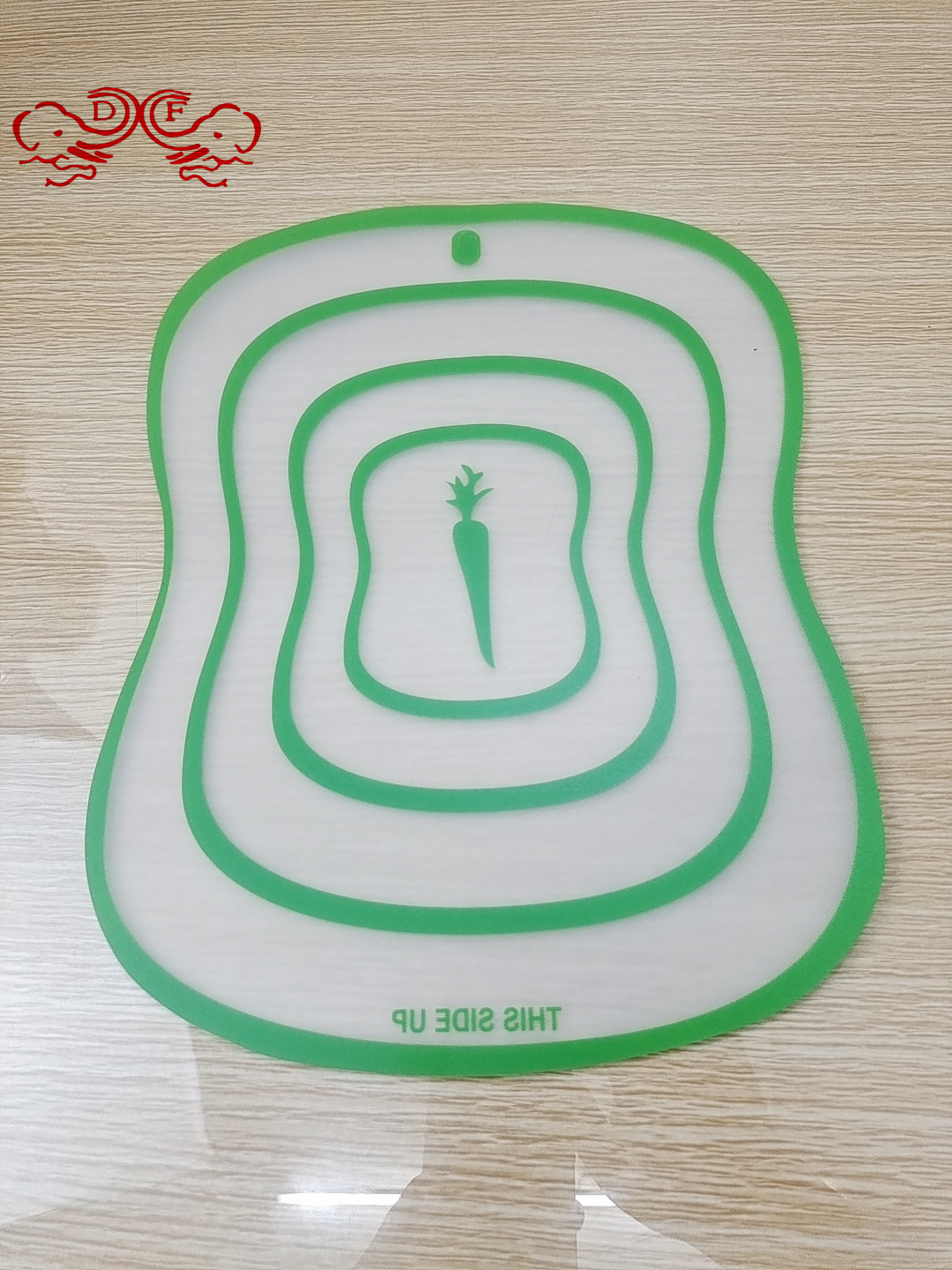 DF68709 Anti-slip cutting board, kitchen cutting board, plastic PP cutting board, anti-slip plastic board, kitchen cutting board set, household cutting board, DF Trading House Application Scenario