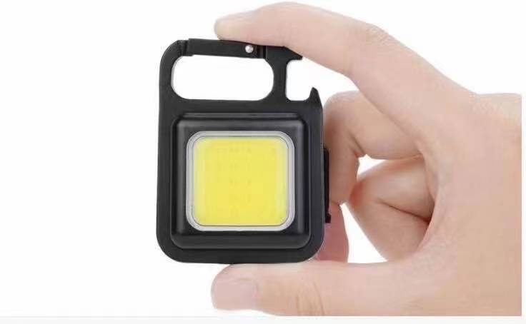 吕合金材料，有四当，LED灯，可以开啤酒，挂在包包上。