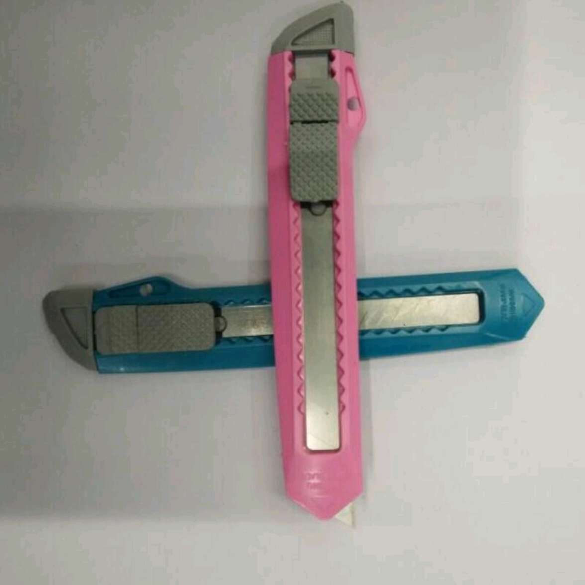 803 美工刀手工刀彩色金属裁纸刀 壁纸刀   美工刀 手工刀小刀木工刀 裁纸刀  学生 美工刀刀片 详情图3