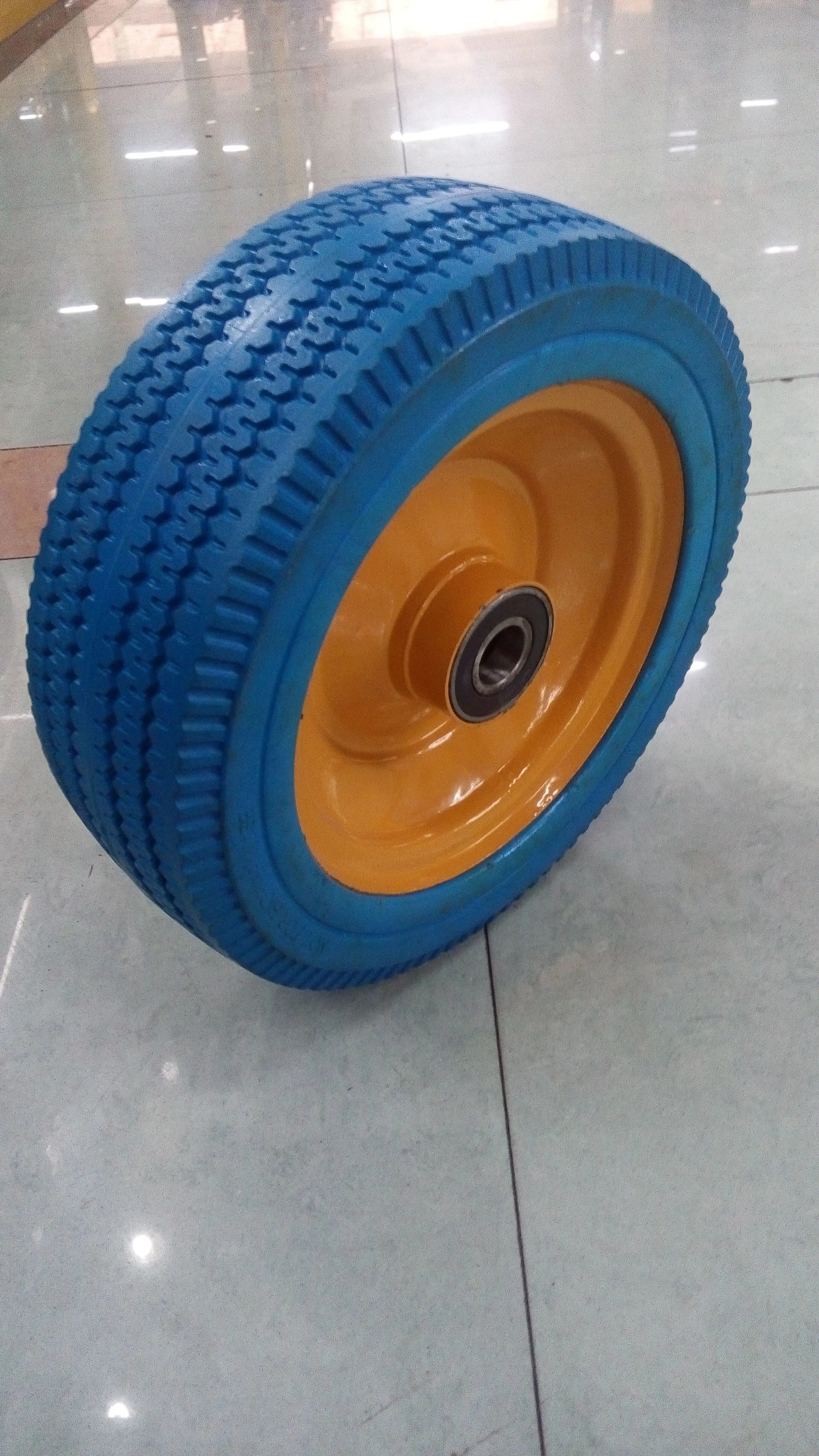 10寸实心轮/聚氨酯发泡轮/防刺防扎产品图