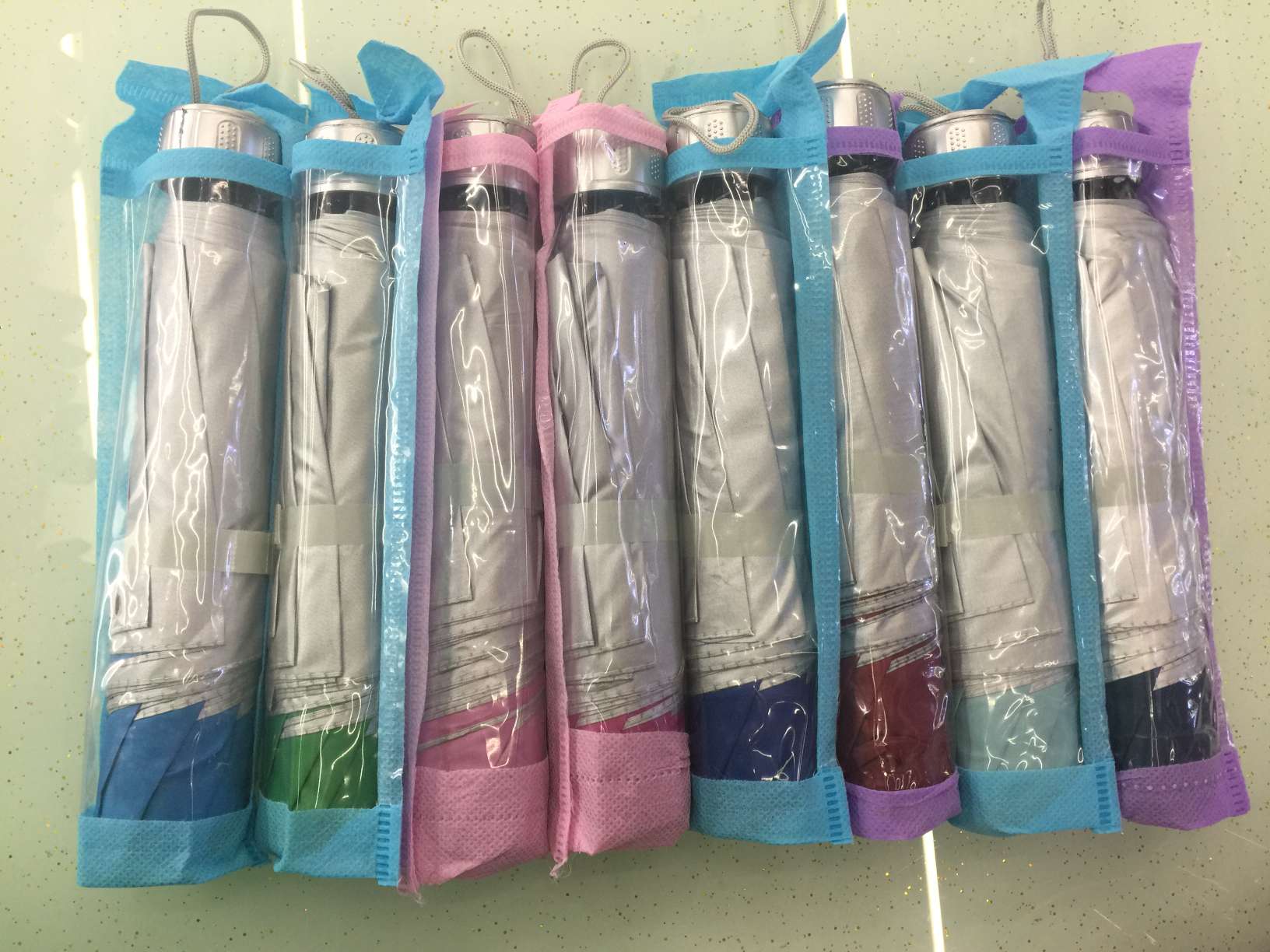 7k silver plastic umbrellas are available in large quantities at a 30% discount Specification image