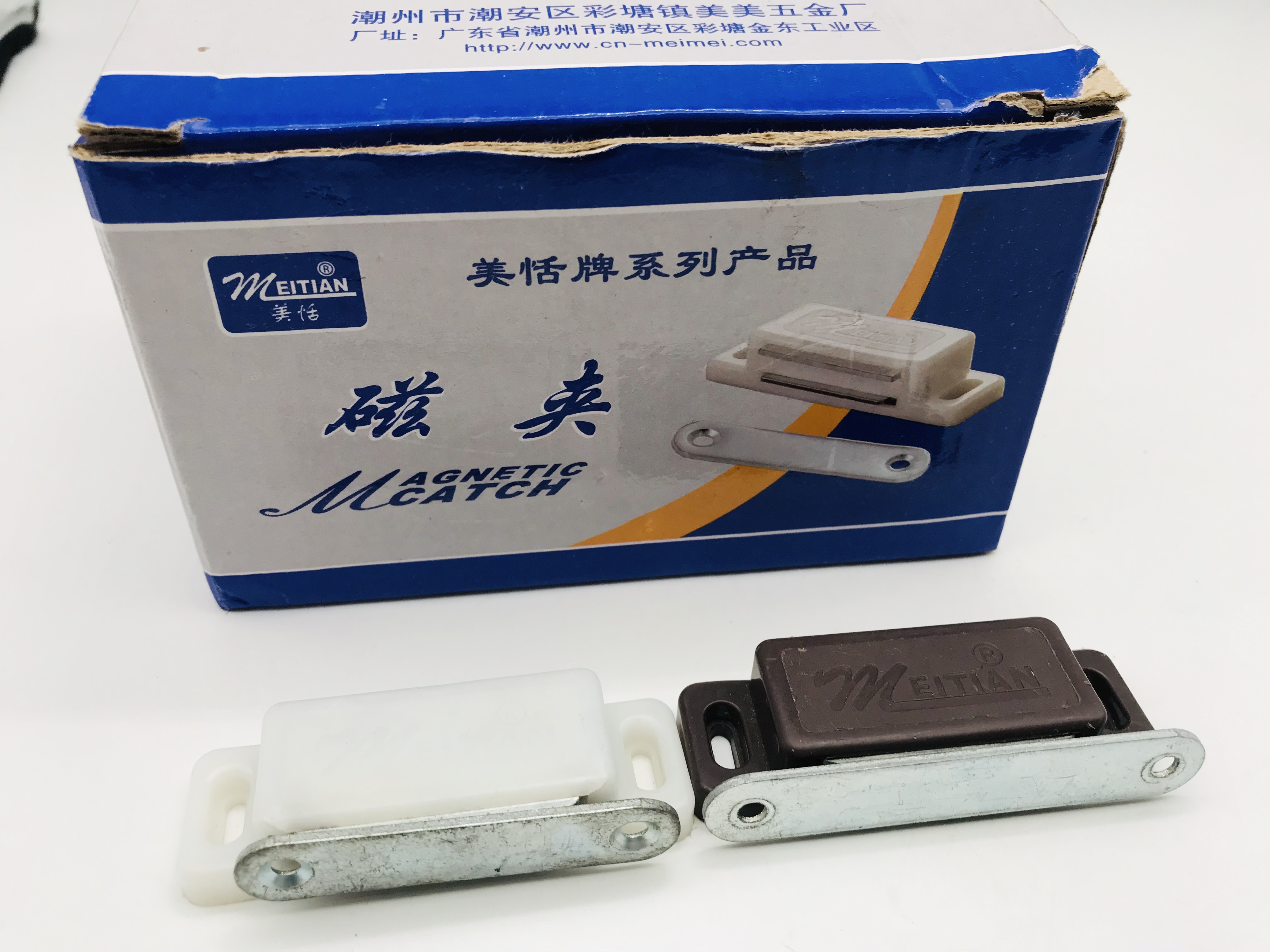 Shuzan XX brand strong magnetic plastic magnetic clamp door suction, special magnetic anti-soil hanging door hardware accessories for furniture and cabinet doors, bedroom door gripper, door touch, door suction Application Scenario