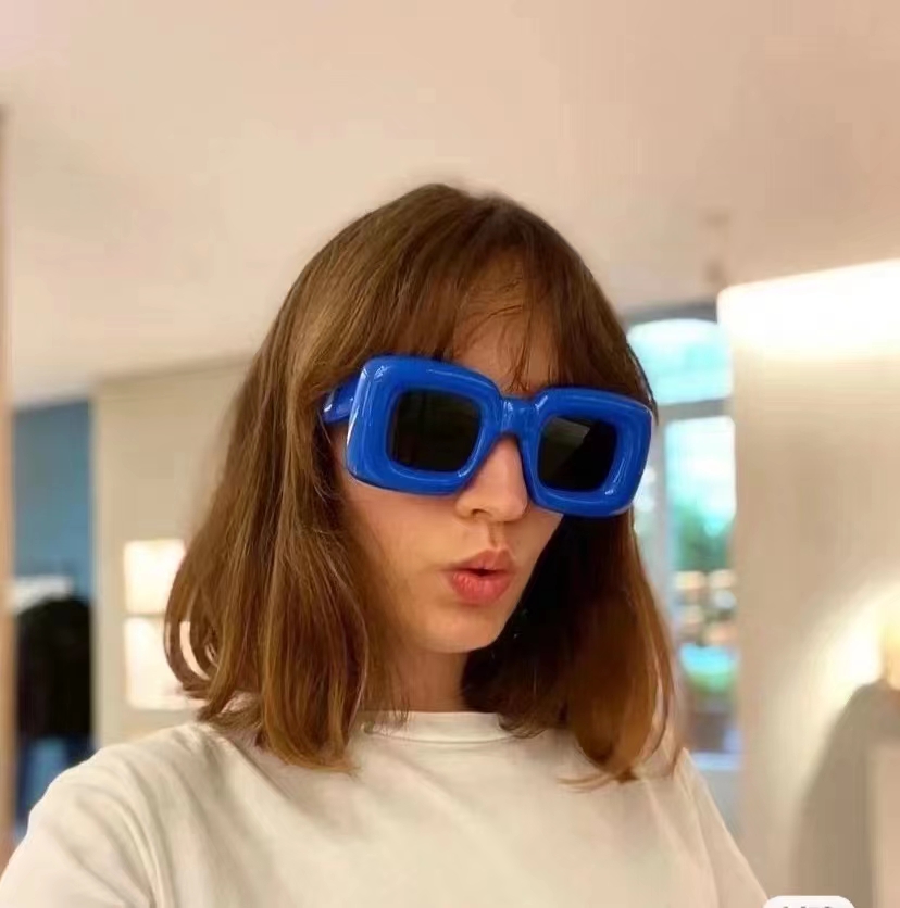 The latest bestseller, an Instagram influencer, retro and quirky, travel street style sunglasses details Picture