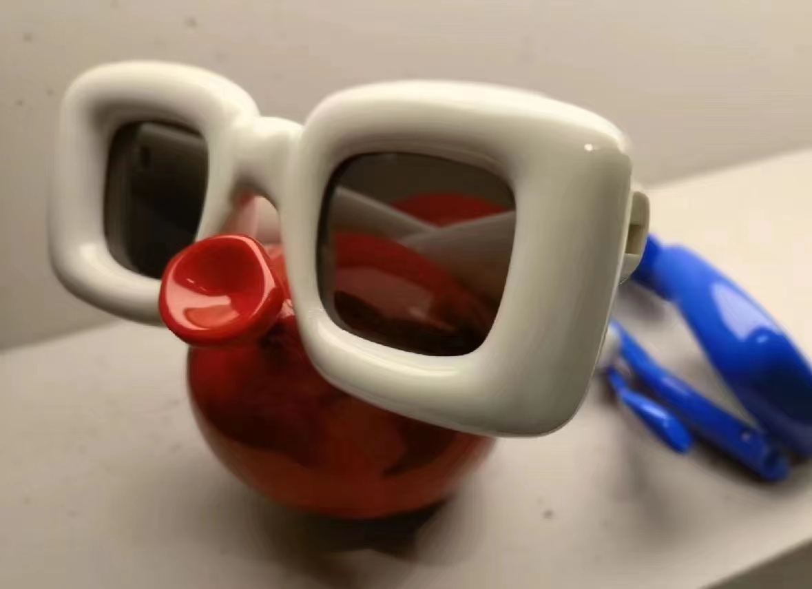 The latest bestseller, an Instagram influencer, retro and quirky, travel street style sunglasses pic 3