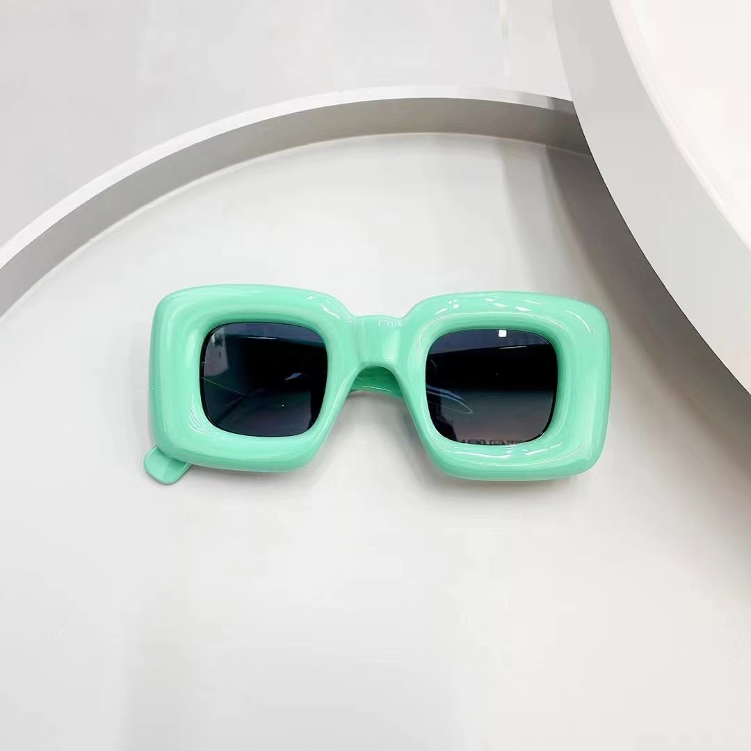 The latest bestseller, an Instagram influencer, retro and quirky, travel street style sunglasses pic 10