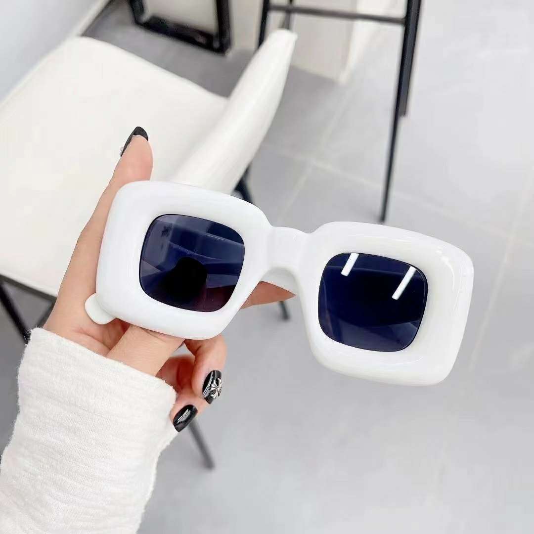 The latest bestseller, an Instagram influencer, retro and quirky, travel street style sunglasses pic 15