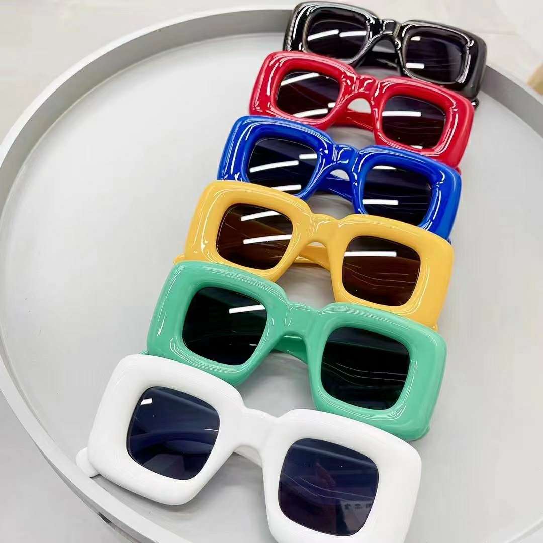 The latest bestseller, an Instagram influencer, retro and quirky, travel street style sunglasses pic 4