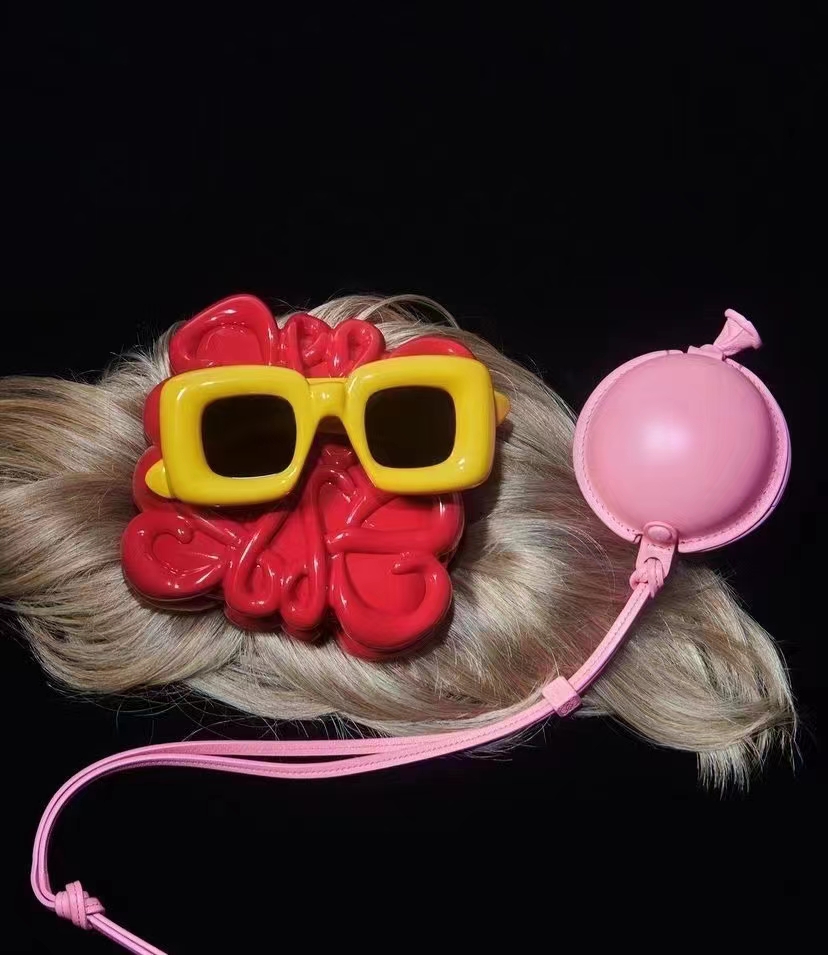 The latest bestseller, an Instagram influencer, retro and quirky, travel street style sunglasses pic 2