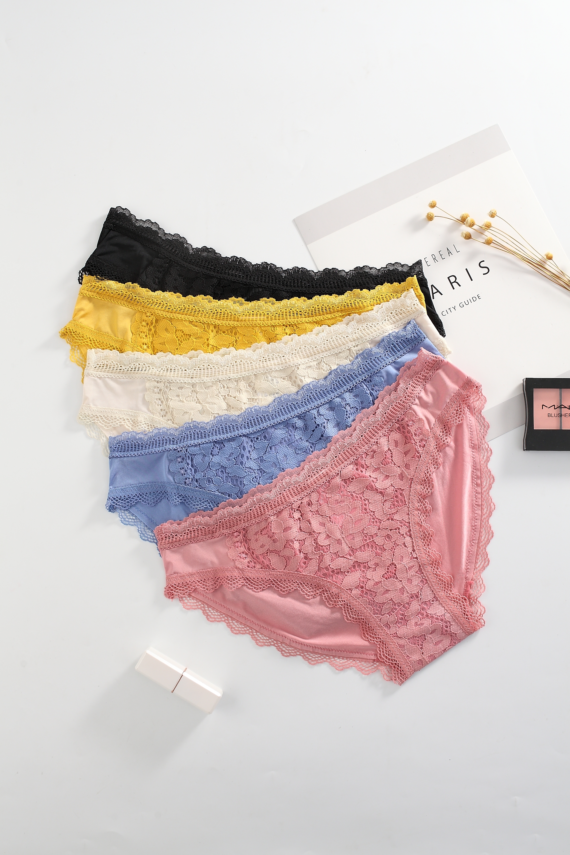 The Mystery of the Magic Box Lace Underwear for Women, pure cotton sexy lace edge, low waist, breathable and comfortable, triangular short pants for women