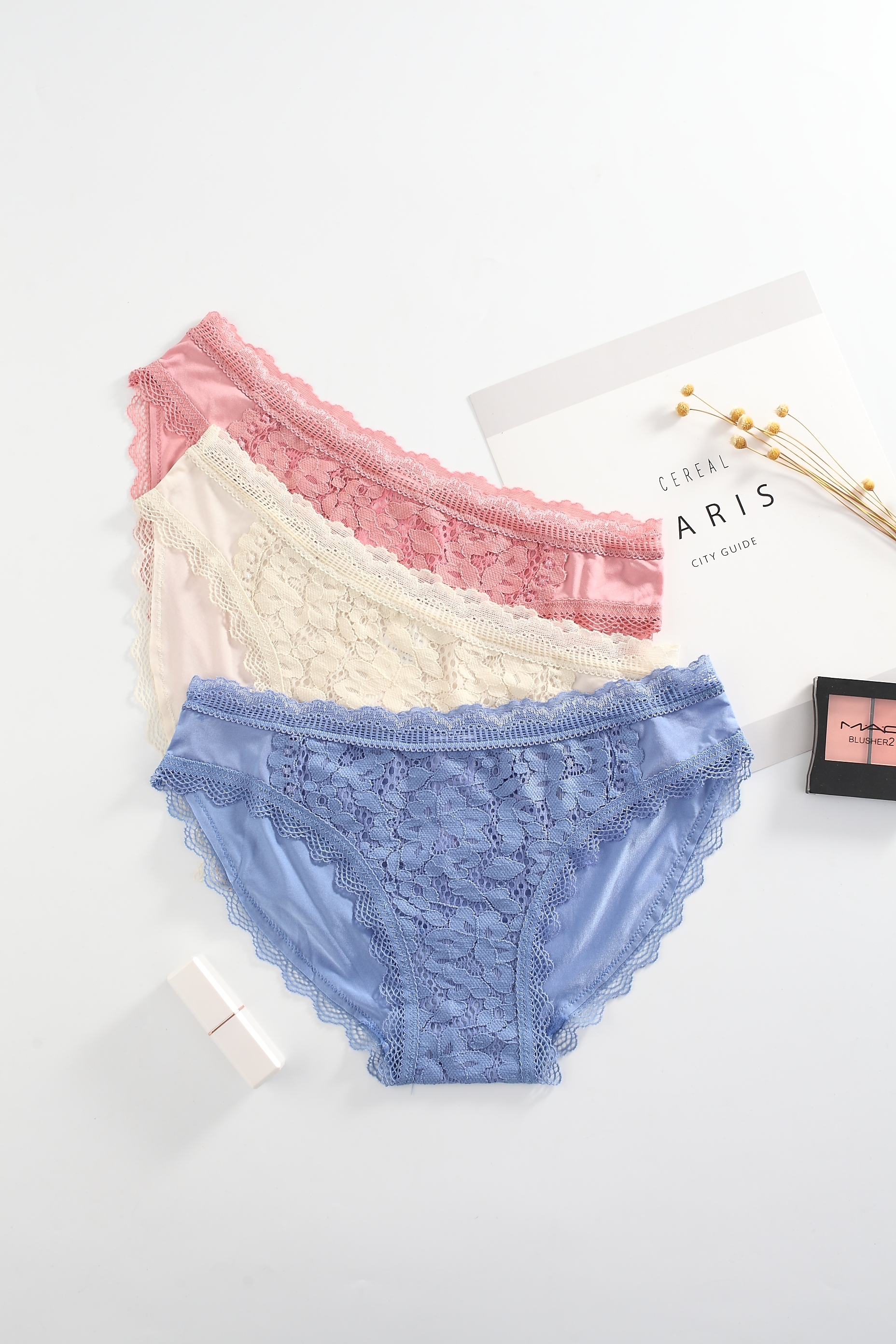The Mystery of the Magic Box Lace Underwear for Women, pure cotton sexy lace edge, low waist, breathable and comfortable, triangular short pants for women details Picture