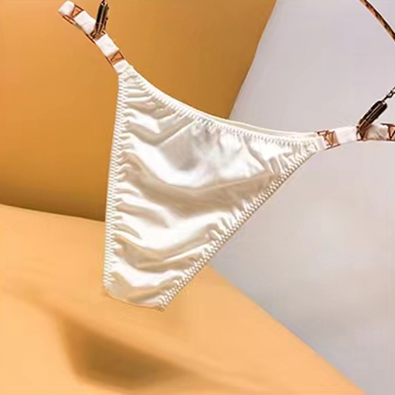 The Mystery of the Magic Box: European and American girls suggest comfortable thongs, low-waisted metal decorations, charming and alluring sexy women's T-pants with cotton crotch Application Scenario