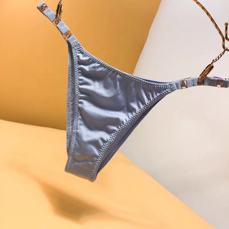 The Mystery of the Magic Box: European and American girls suggest comfortable thongs, low-waisted metal decorations, charming and alluring sexy women's T-pants with cotton crotch