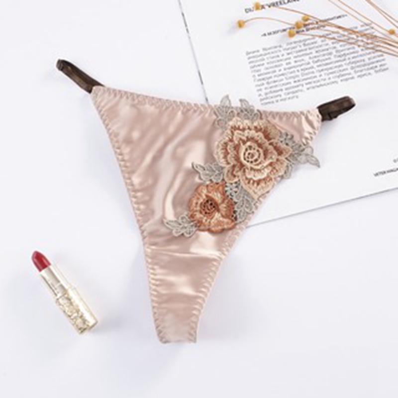 The Mystery of the Magic Box is a popular embroidered thong for women with a low waist and heavy French embroidery. It is sexy, comfortable and breathable Application Scenario