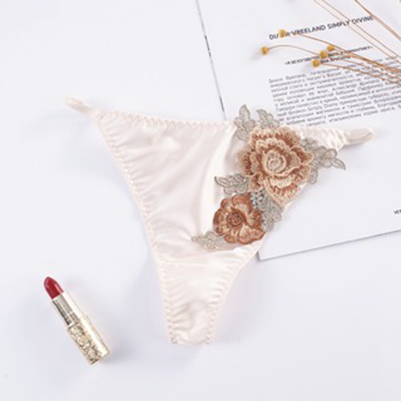 The Mystery of the Magic Box is a popular embroidered thong for women with a low waist and heavy French embroidery. It is sexy, comfortable and breathable Specification image