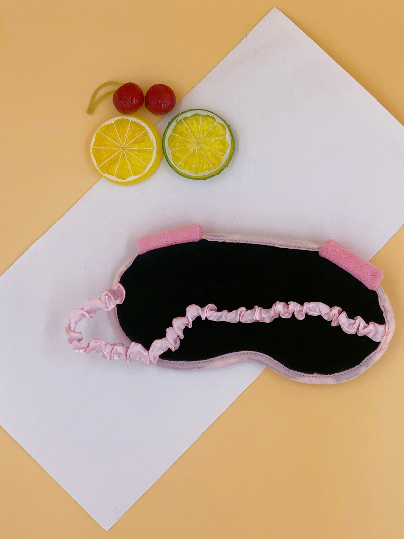 Ready-made eye masks, cartoon cute piggy eye masks, student sleep eye masks, breathable and light-blocking, embroidered eye masks, plush eye masks, soft and comfortable, suitable for both men and women, eye masks available for customization. Factory customization, sample production based on submission, and order production are all acceptable Application Scenario