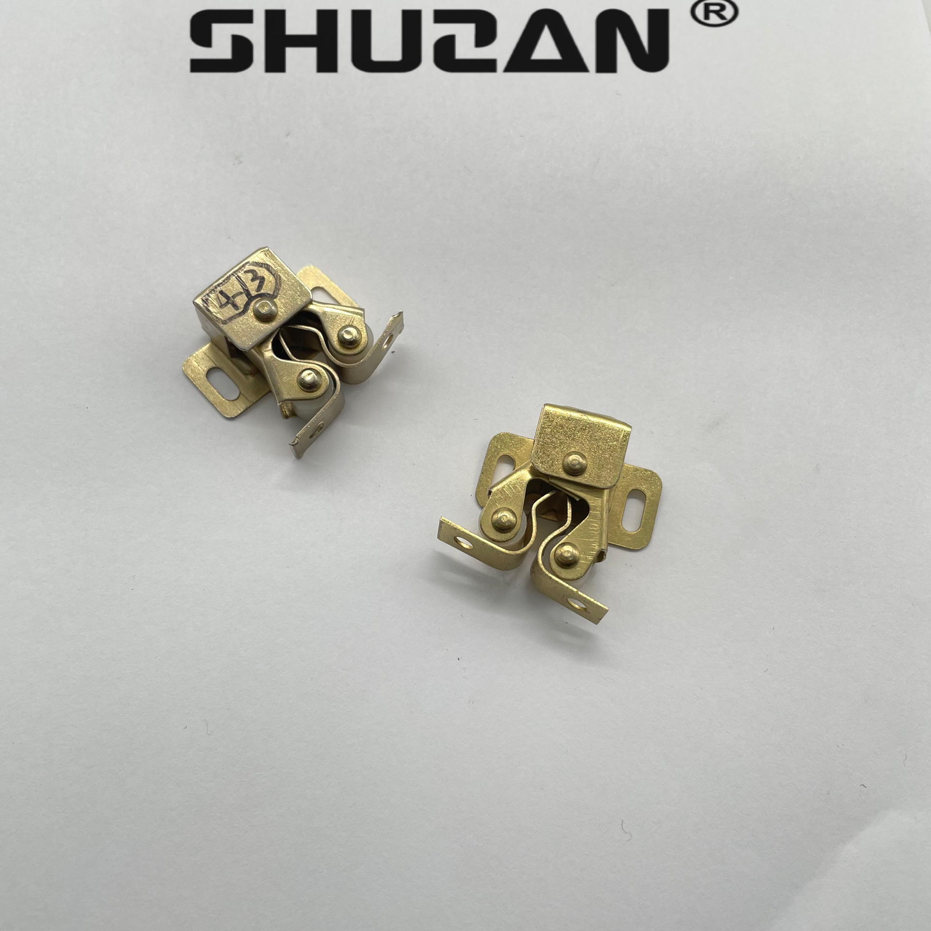 Shuzan high-quality push-pull door clamps are specially supplied for foreign trade brands. They are golden snap-on furniture door clamps for wardrobes and cabinets Item Picture