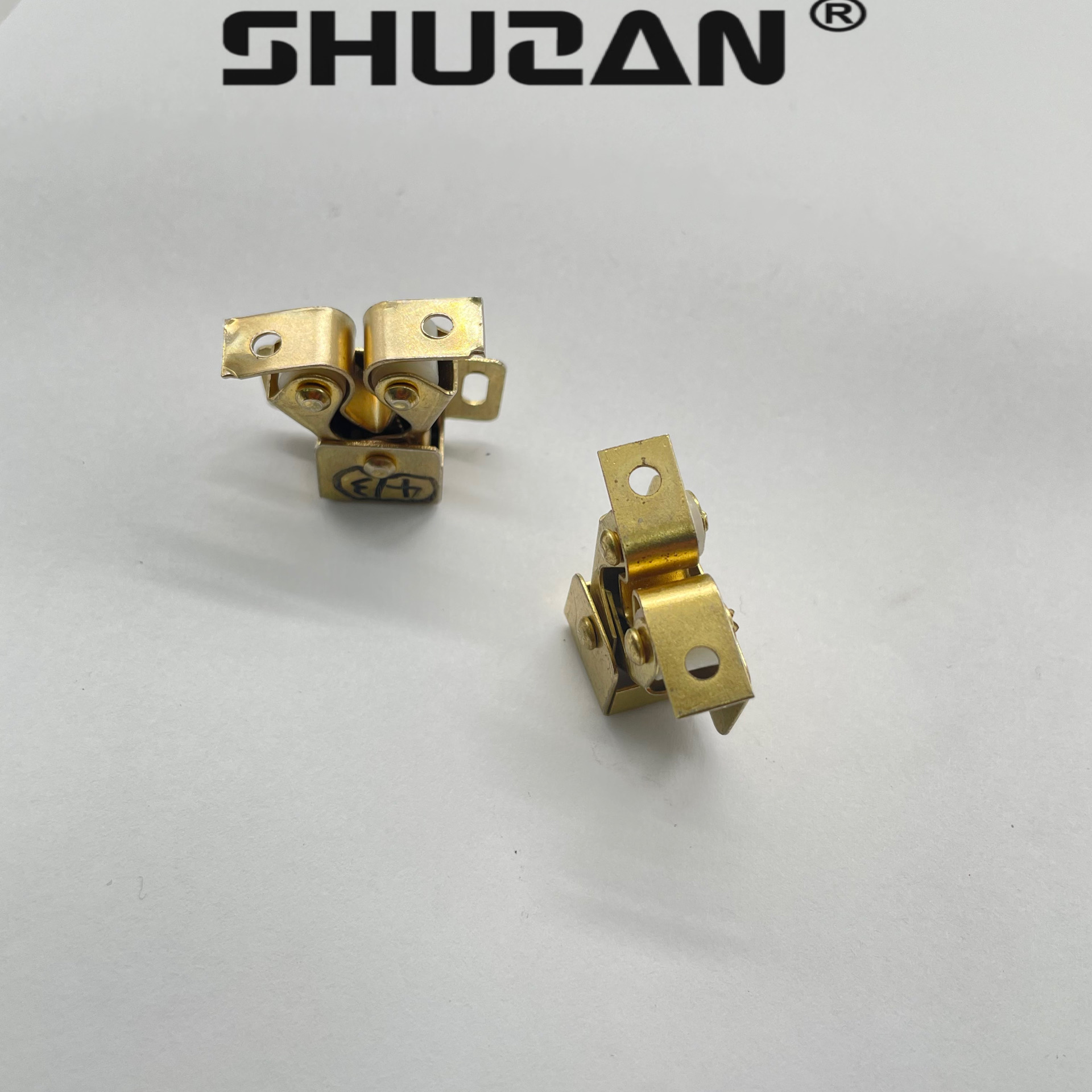 Shuzan high-quality push-pull door clamps are specially supplied for foreign trade brands. They are golden snap-on furniture door clamps for wardrobes and cabinets Application Scenario