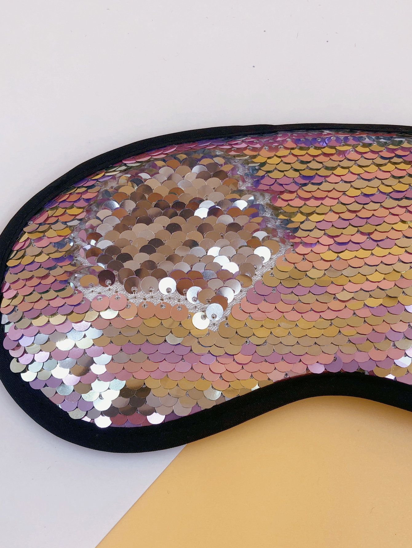In-stock eye masks: seven-color and dual-color sequined eye masks, student sleep eye masks, breathable and light-blocking embroidered eye masks, plush eye masks, soft and comfortable, unisplendable eye masks. Customizable. Factory customization, sample production based on submission, and order production are all available details Picture