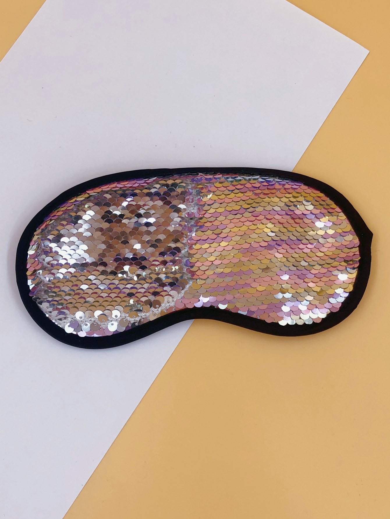 In-stock eye masks: seven-color and dual-color sequined eye masks, student sleep eye masks, breathable and light-blocking embroidered eye masks, plush eye masks, soft and comfortable, unisplendable eye masks. Customizable. Factory customization, sample production based on submission, and order production are all available Application Scenario