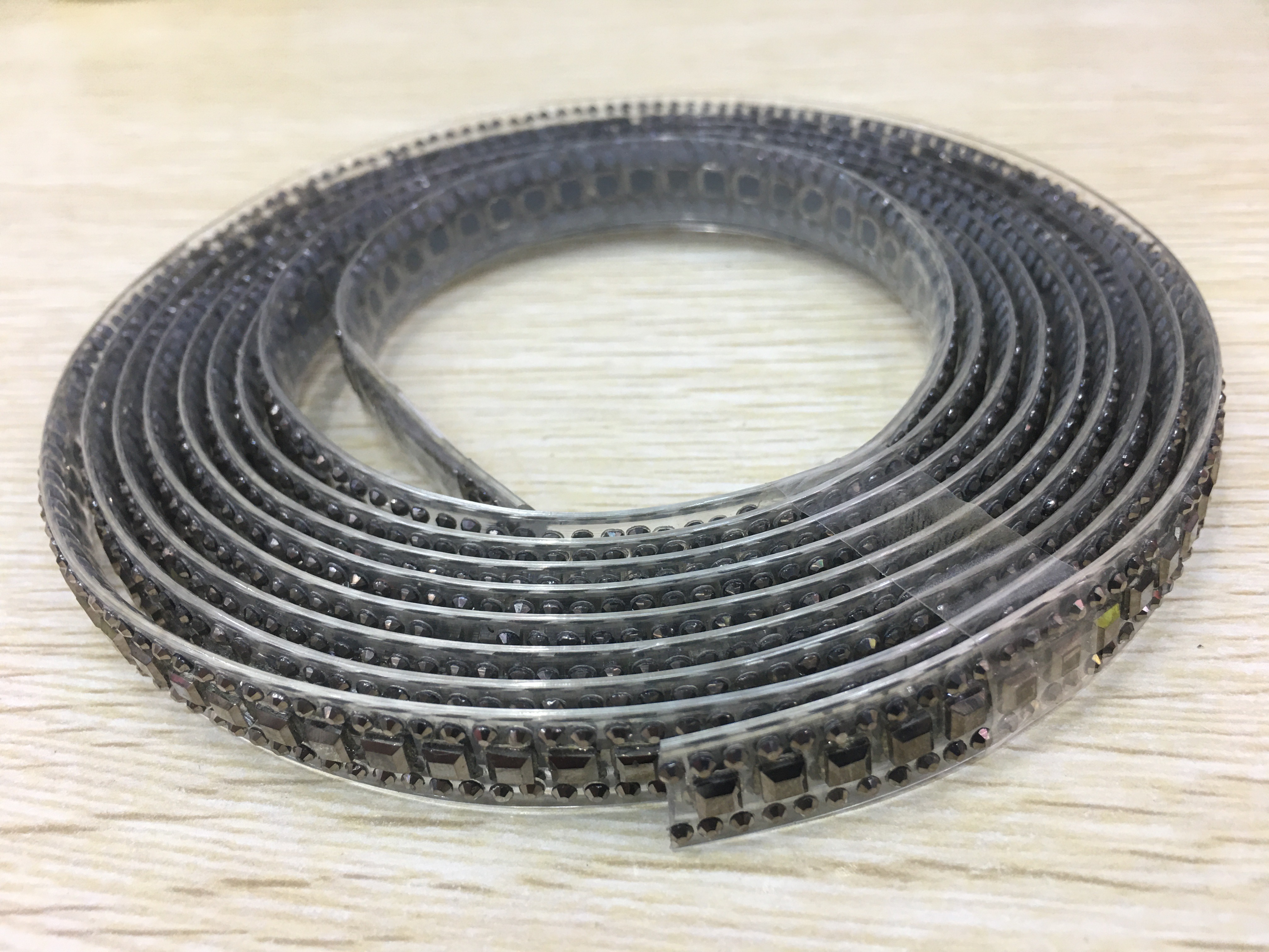 供应女士凉拖鞋面，PVC抽条,凉鞋胶条,扁条，PVC水晶烫钻条