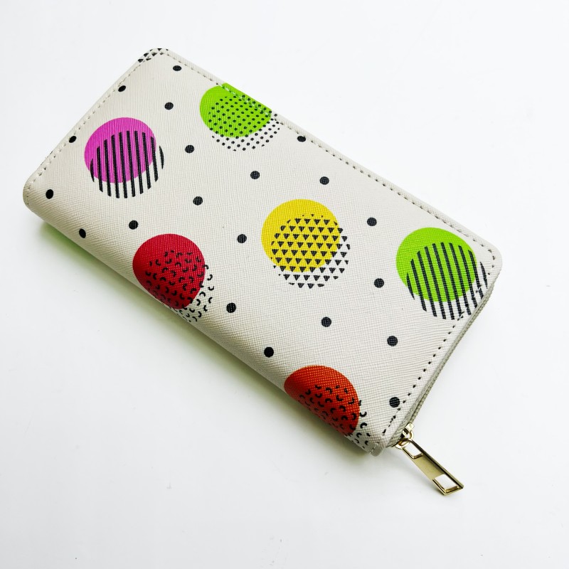 Cross-border exclusive in-stock heart-shaped printed wallets, star short coin purses, ID bags, small item bags, factory Application Scenario