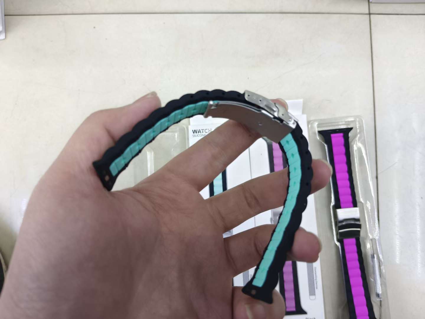 ينطبق على ساعة أبل واتش 7654321 DSE الرياضية مع أزرار معدنية مزدوجة ذات ثلاثة أزرار من السيليكون detail image 4