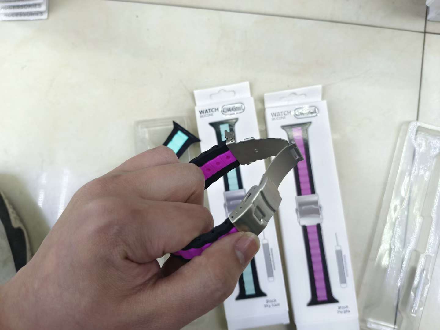 ينطبق على ساعة أبل واتش 7654321 DSE الرياضية مع أزرار معدنية مزدوجة ذات ثلاثة أزرار من السيليكون detail image 9