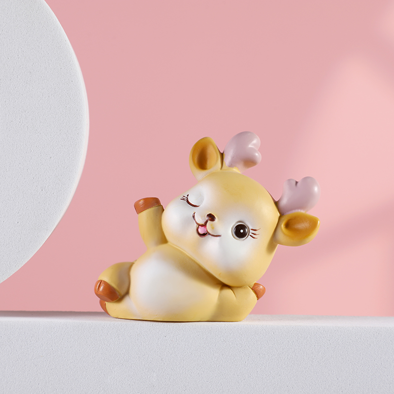Cute deer resin ornaments, car accessories, plush toys, creative decorations, cartoon forest deer desktop ornaments Application Scenario