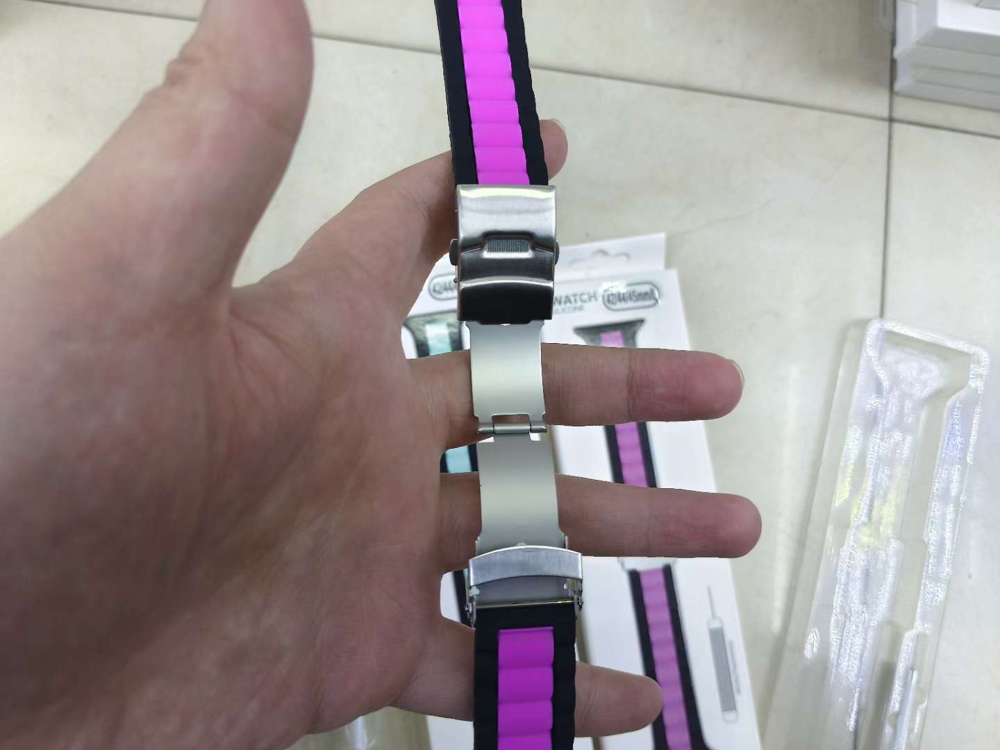 ينطبق على ساعة أبل واتش 7654321 DSE الرياضية مع أزرار معدنية مزدوجة ذات ثلاثة أزرار من السيليكون Application Scenario