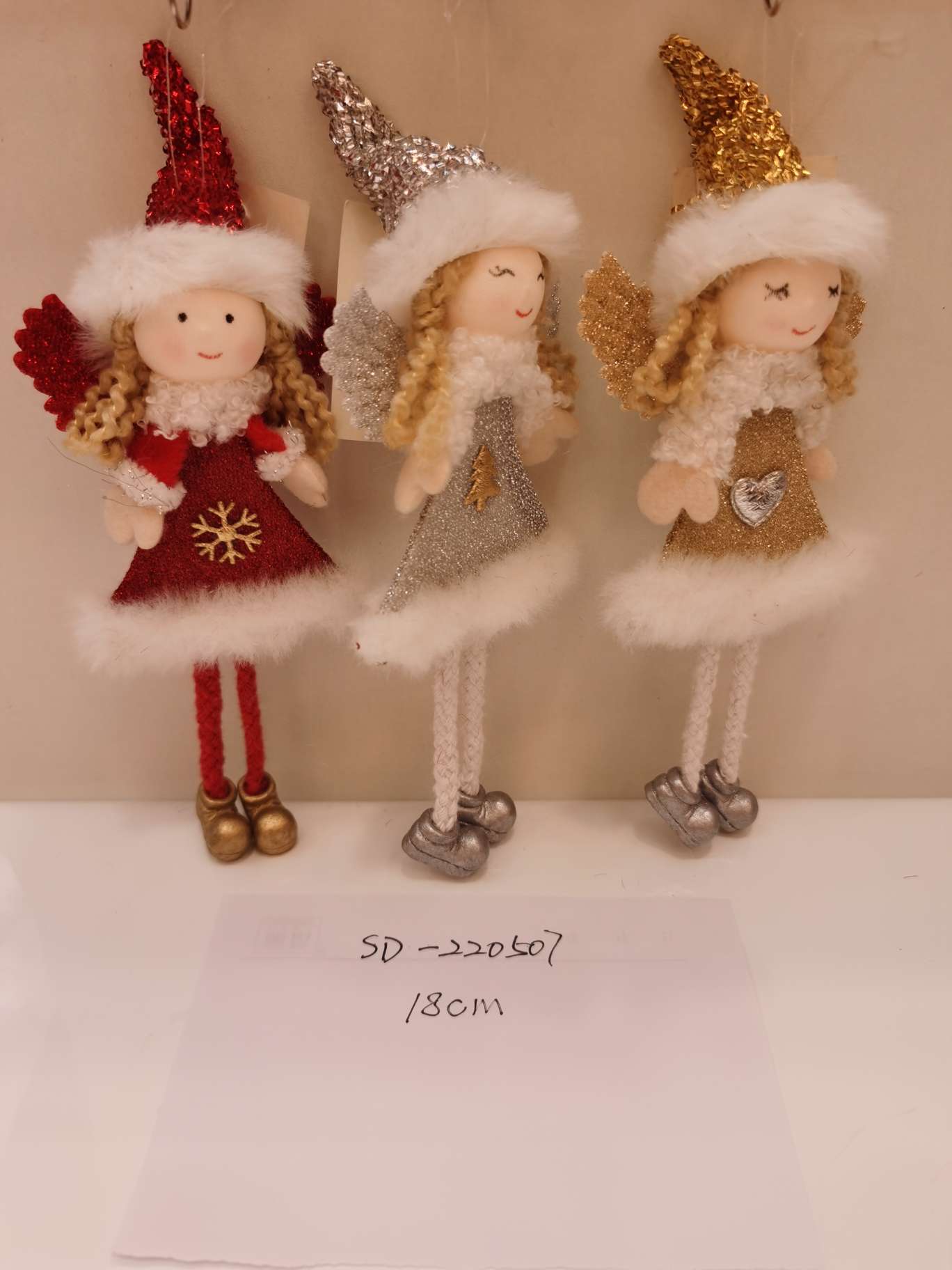 The source factory supplies Christmas decorations, Christmas pendants and Christmas dolls